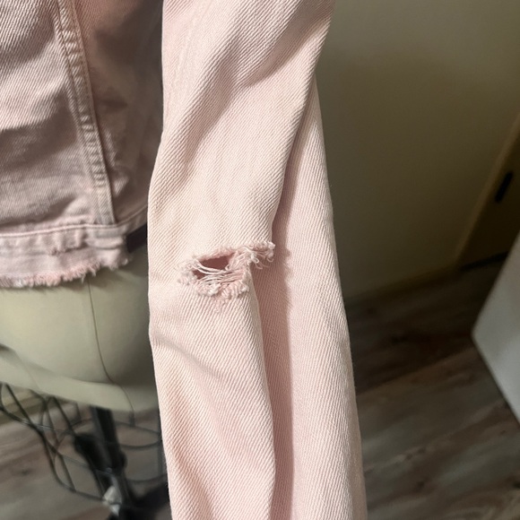 Abercrombie & Fitch Super Cute Pink Jean Jacket. Size smal - Picture 6 of 8